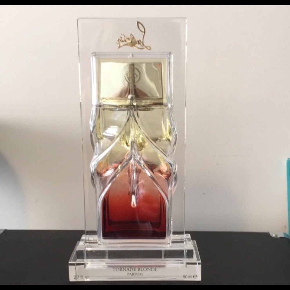 louboutin tornade blonde